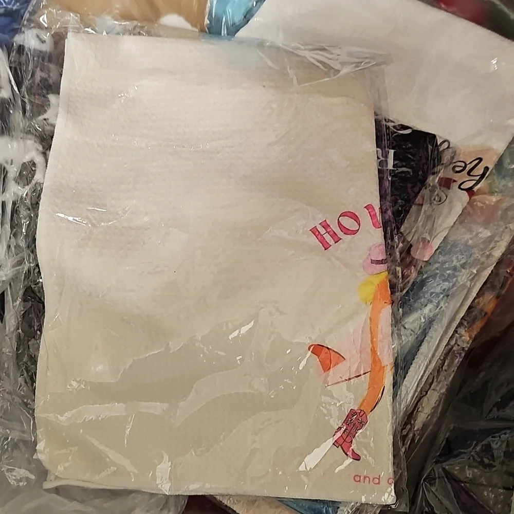 Nwt Howdy and Aloha Graphic Towel